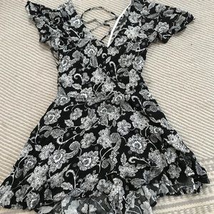 Lulus floral cross back short sleeve flowy romper
